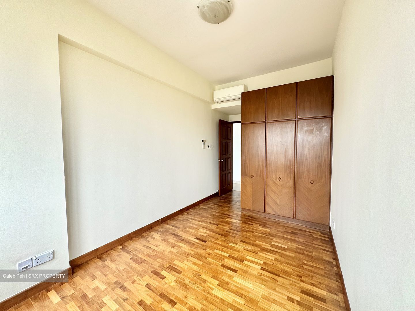 Simsville (D14), Condominium #583387221